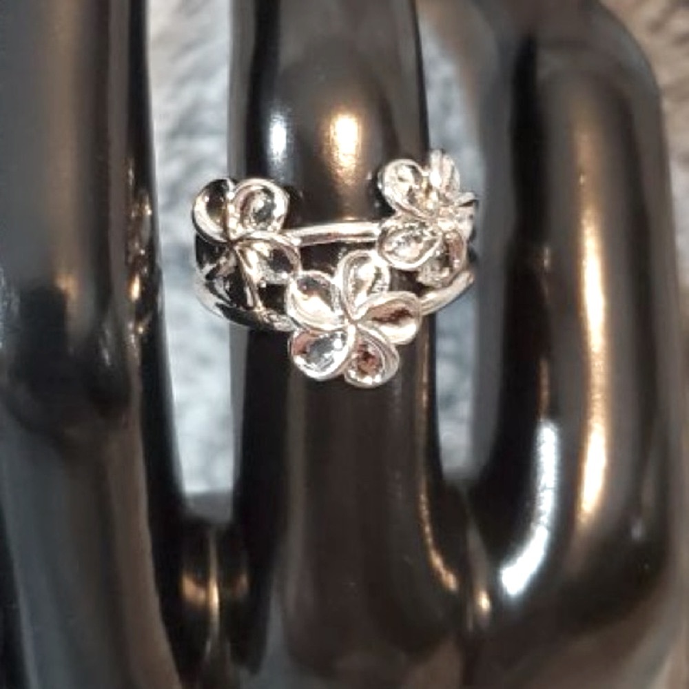 Plumeria Delicate Silvery Floral Ring Sz 6